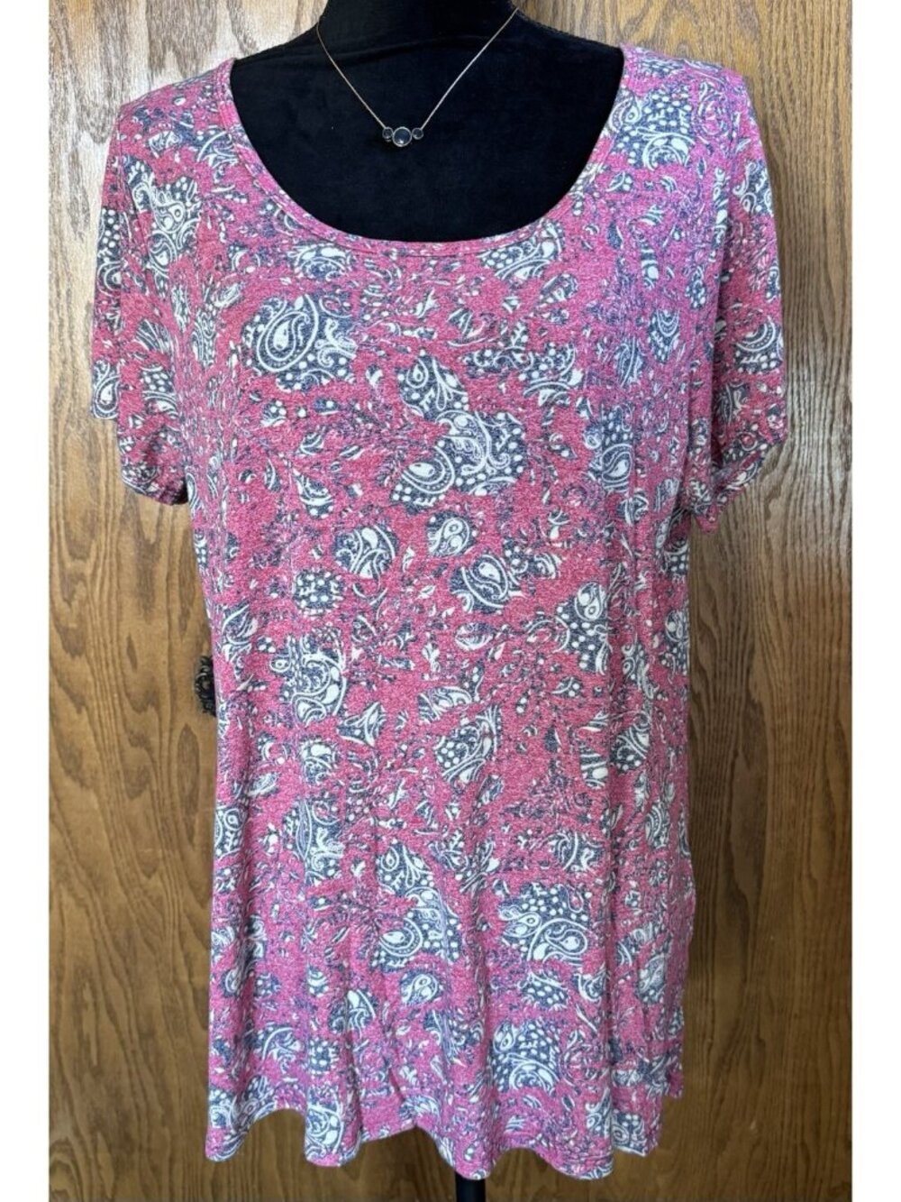 LuLaRoe Womens Shirt Size 2XL Simply Comfortable Shortsleeve Paisley Pink Blue